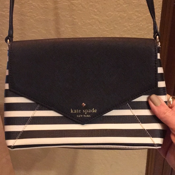 kate spade Handbags - Kate spade bag. Like new.